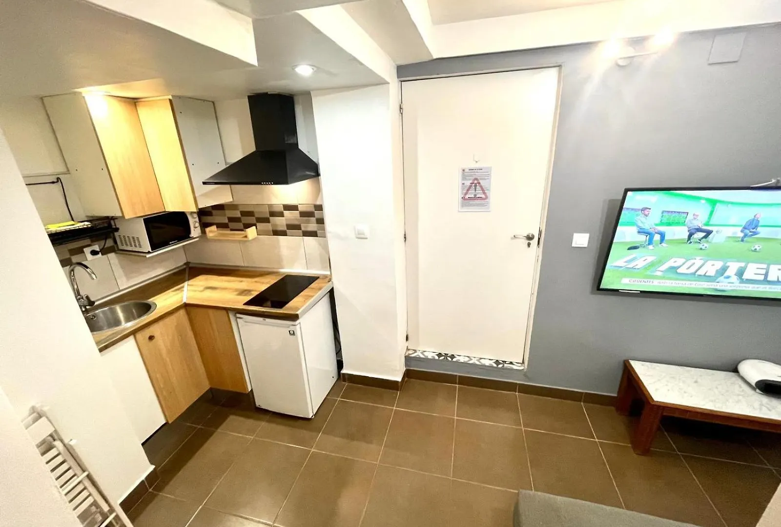 Apartamento B3 Planta Baja Al Lado Del Metro Barcelona España